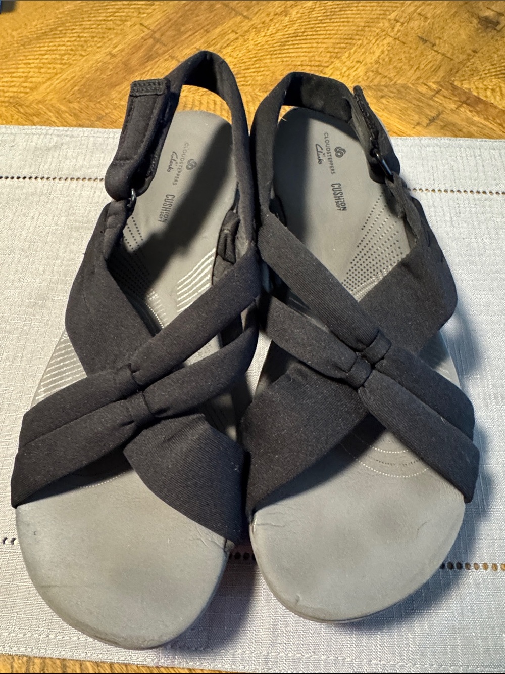 Clarks Cloudstepper Crisscross Slingback Sandals - Black